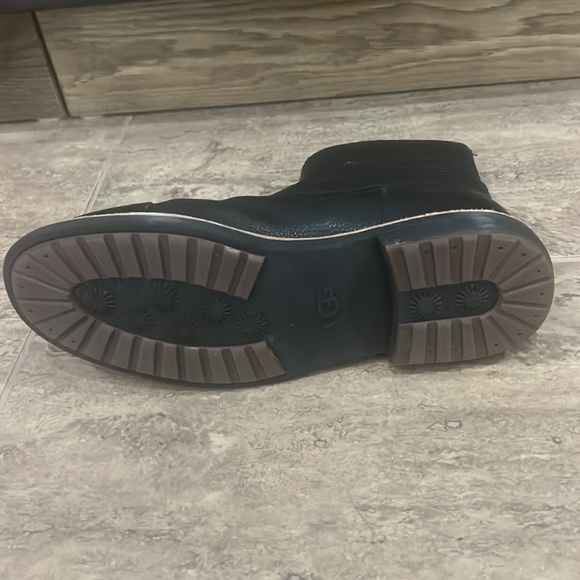 Uggs Mens Boots - Picture 10 of 11